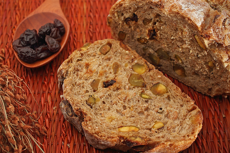 házi kenyér az asztalon