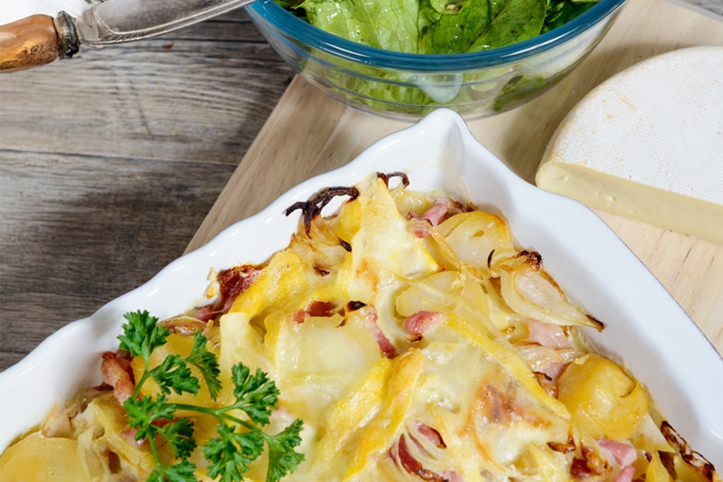 francia rakott burgonya a tepsiben